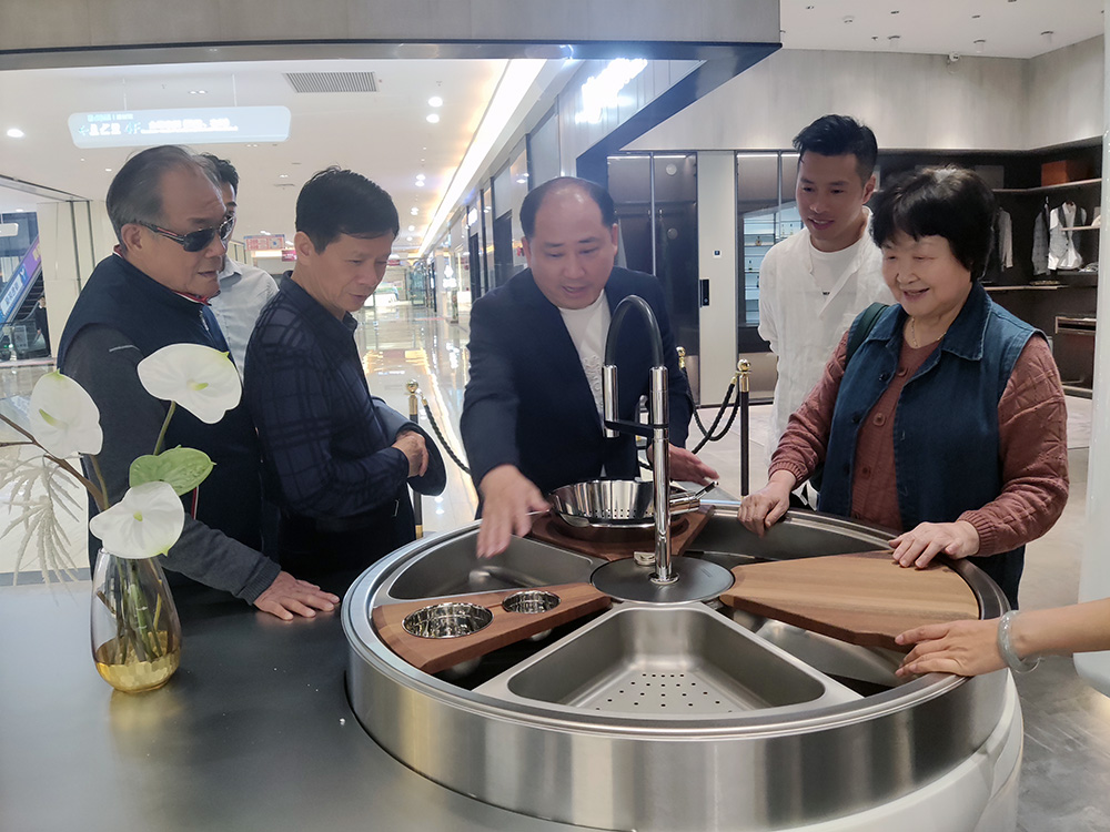 商会一行赴佛山走访理事马杰 商会一行赴佛山走访理事马杰